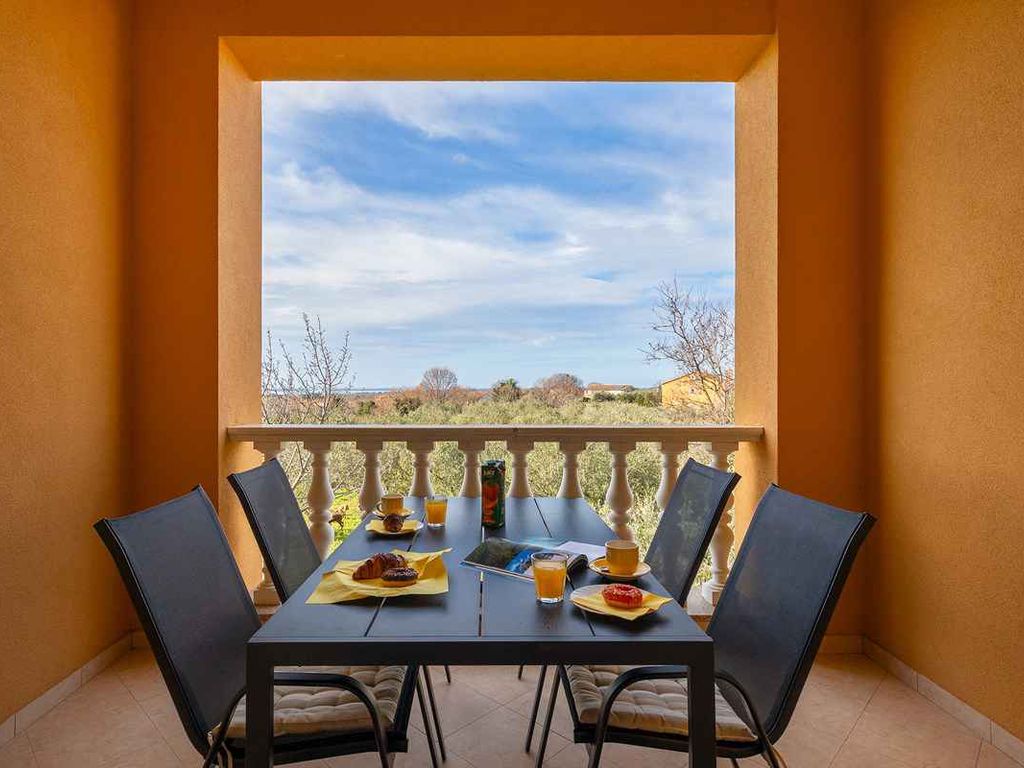 Ferienwohnung mit Klimaanlage und Balkon