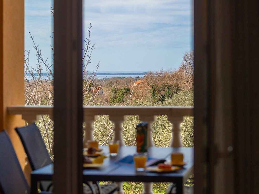 Ferienwohnung mit Klimaanlage und Balkon