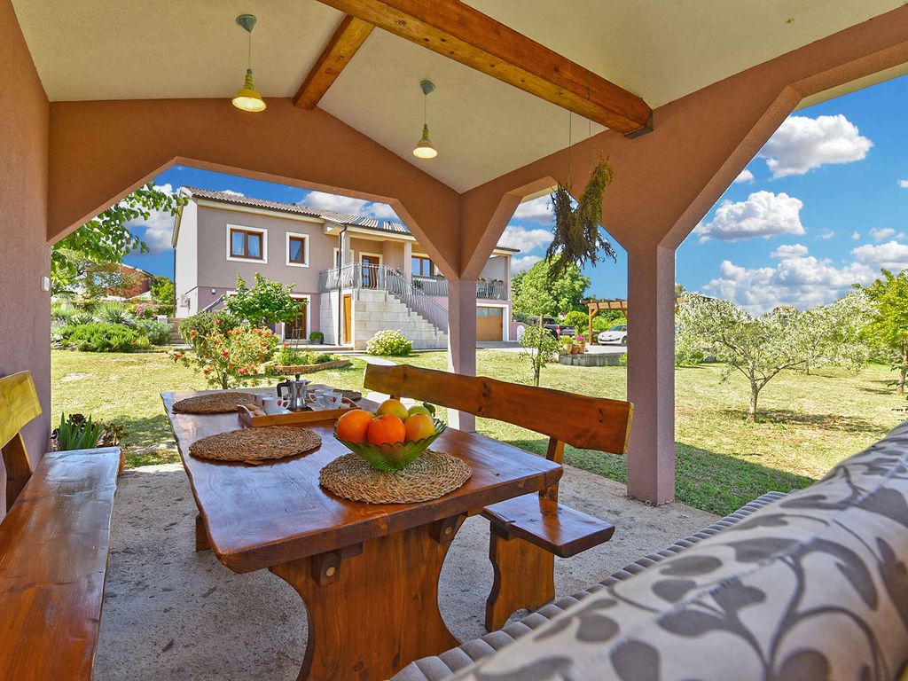 Ferienwohnung mit gemütlicher Terrasse und Garten
