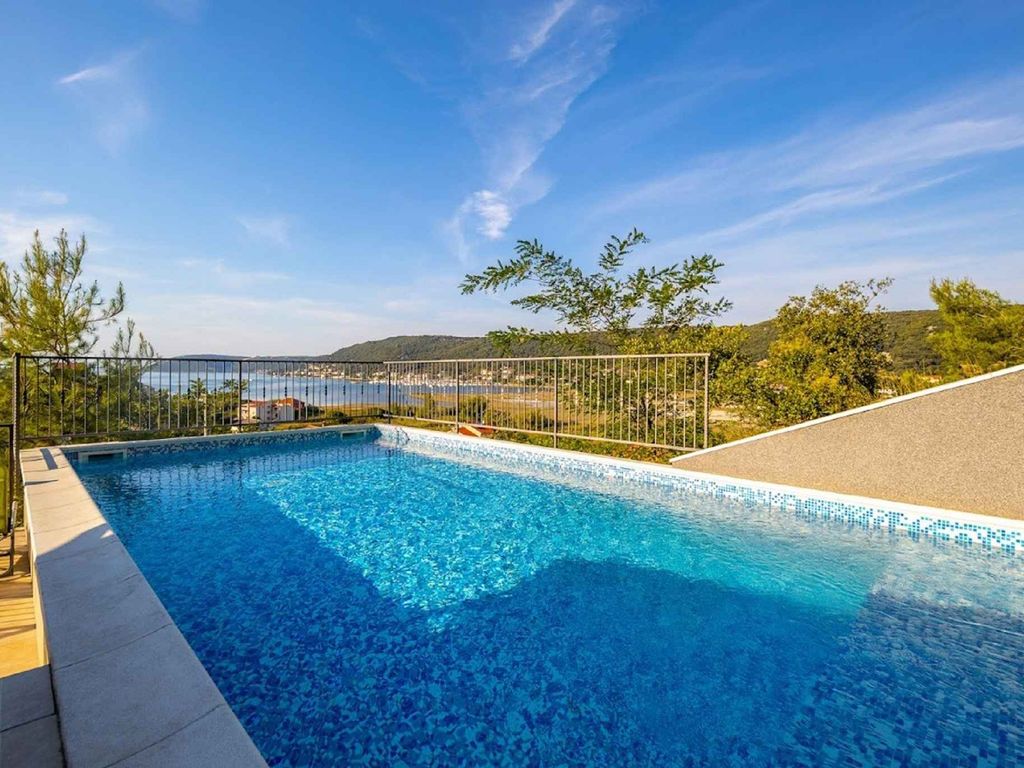 Ferienwohnung mit Klimaanlage und Pool