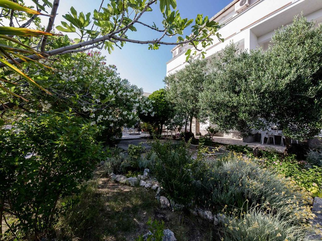 Apartment mit einem Dreibettzimmer und einem Balkon mit Meerblick für 3-4 Personen