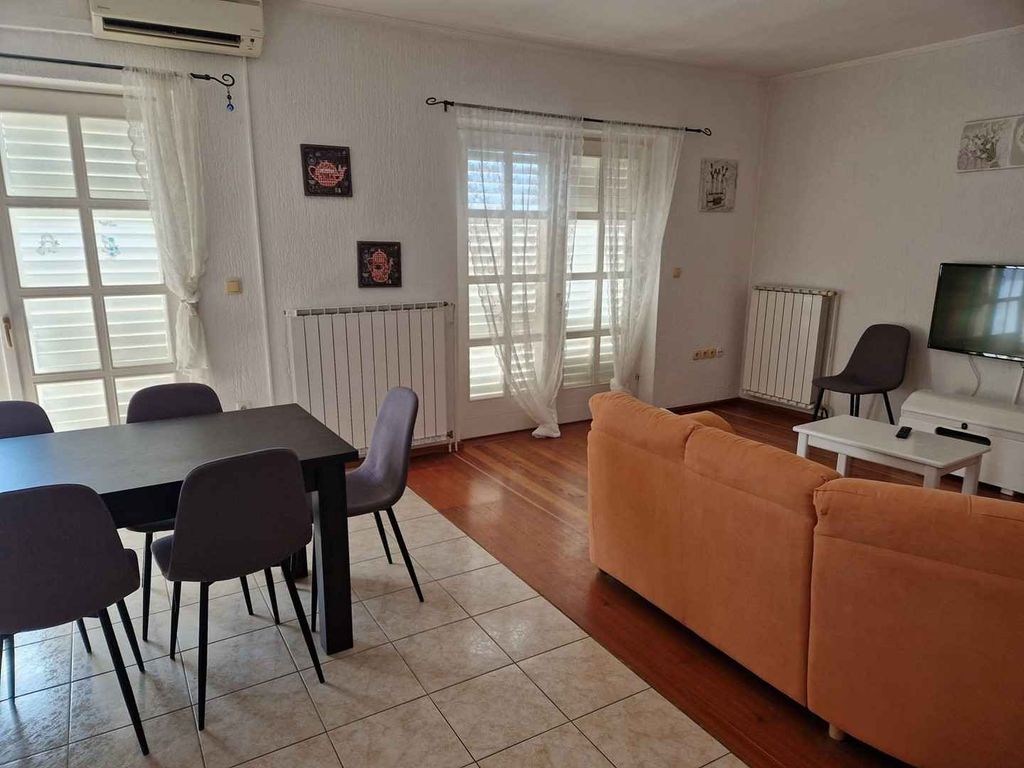 Ferienwohnung mit Klimaanlage und Balkon