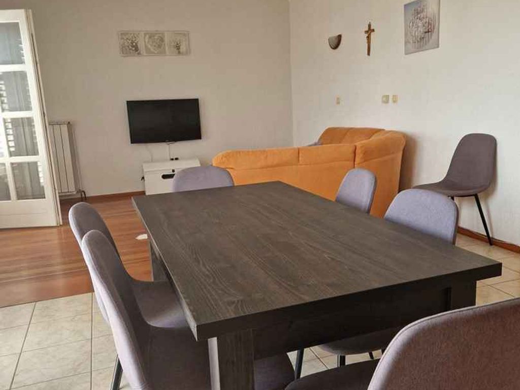 Ferienwohnung mit Klimaanlage und Balkon