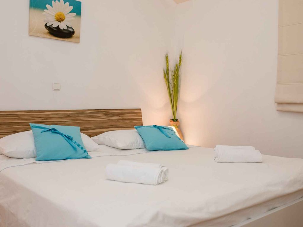 Schöne Ferienwohnung mit einem Schlafzimmer im Zentrum der Stadt Rab