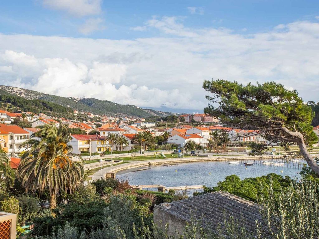 Ferienwohnung mit einem Schlafzimmer auf der Insel Rab, nur 50 m vom Strand entfernt