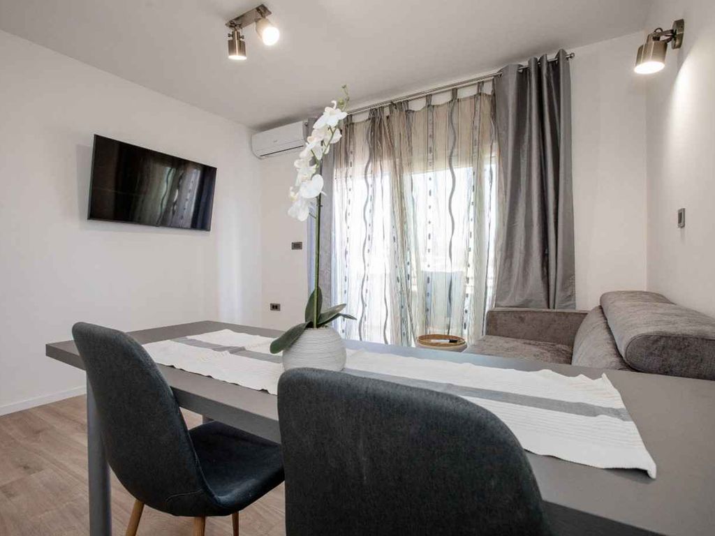 Ferienwohnung mit einem Schlafzimmer auf der Insel Rab, nur 50 m vom Strand entfernt