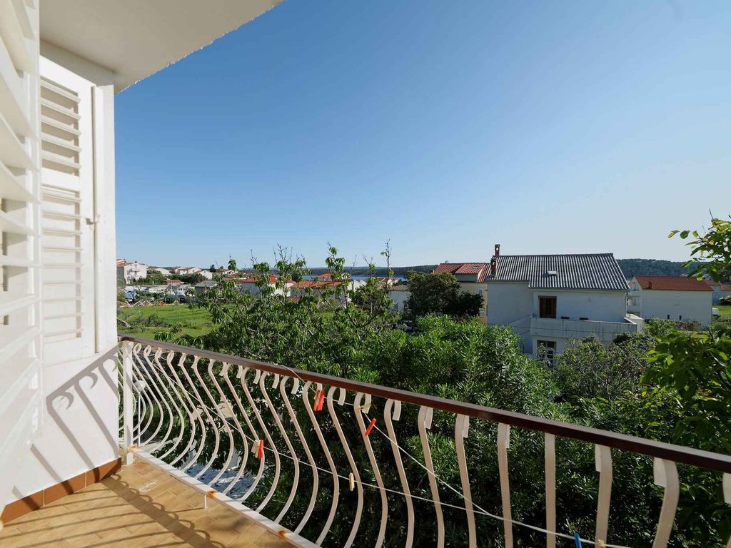Fewo mit Pool und Meerblick, auf der Insel Rab, nur 200m vom Strand entfernt