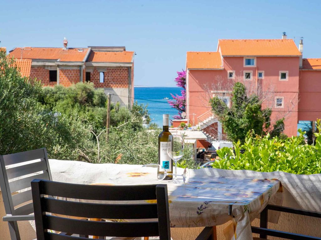 Schönes Apartment auf der Insel Rab, nur 100 m vom Strand!