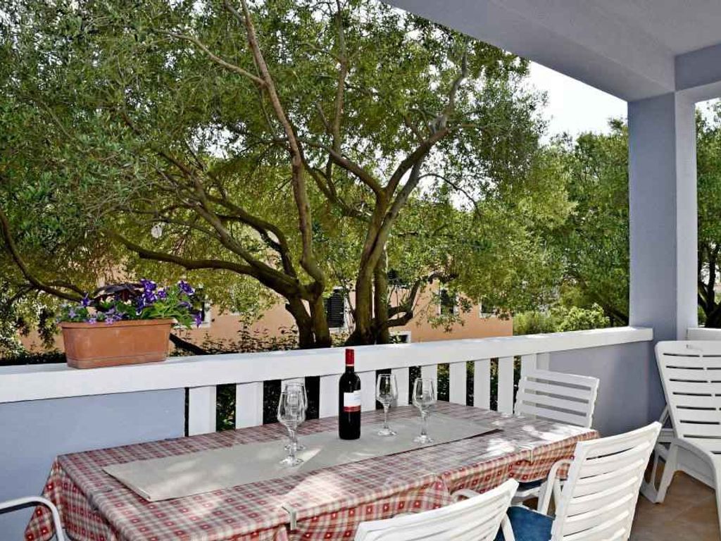 Komfortables Apartment mit 1 Schlafzimmer, mit überdachter Terrasse und Meerblick, 200 m vom Strand entfernt
