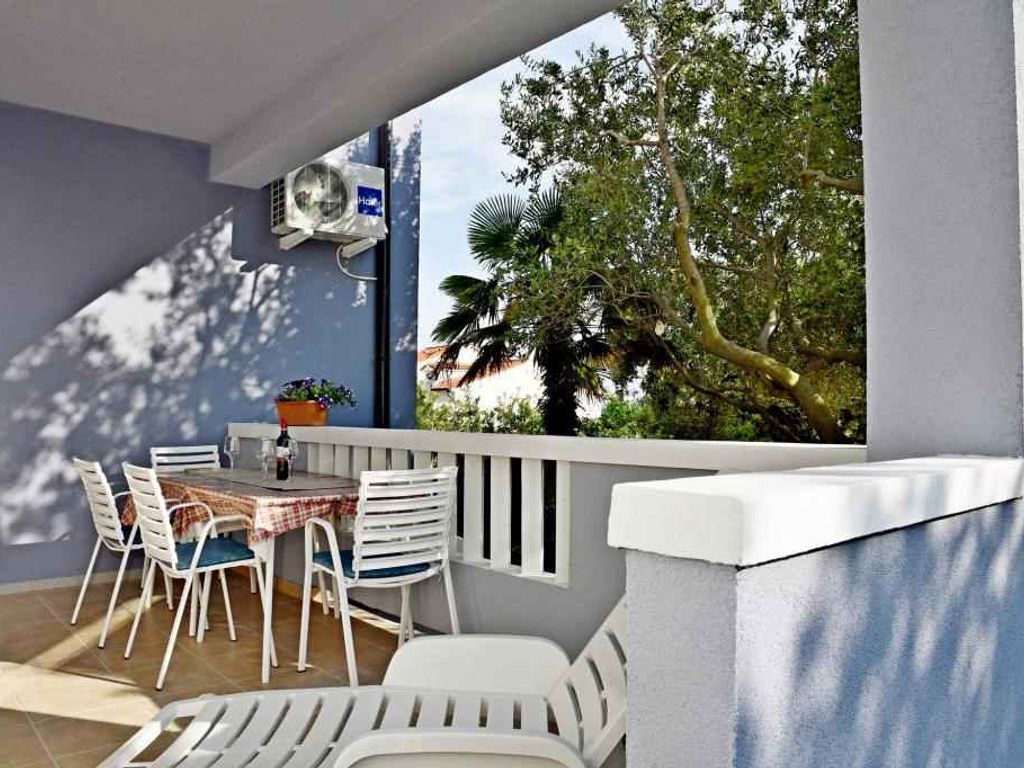 Komfortables Apartment mit 1 Schlafzimmer, mit überdachter Terrasse und Meerblick, 200 m vom Strand entfernt