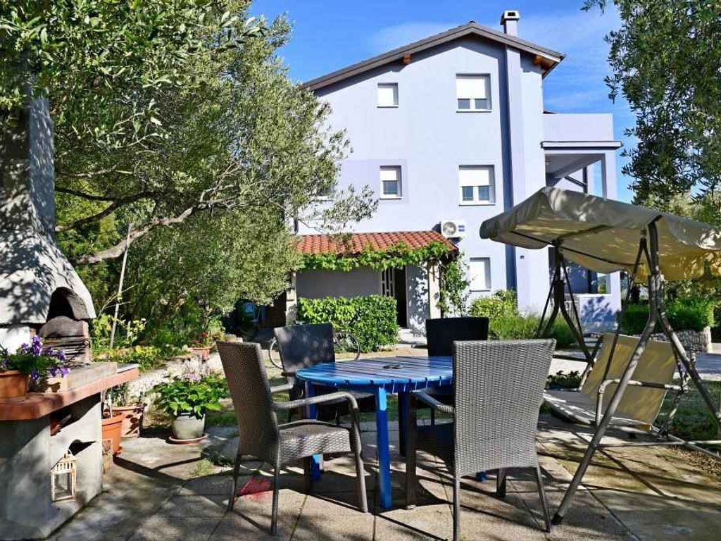 Komfortables Apartment mit 1 Schlafzimmer, Terrasse und Meerblick, 200 m vom Strand entfernt