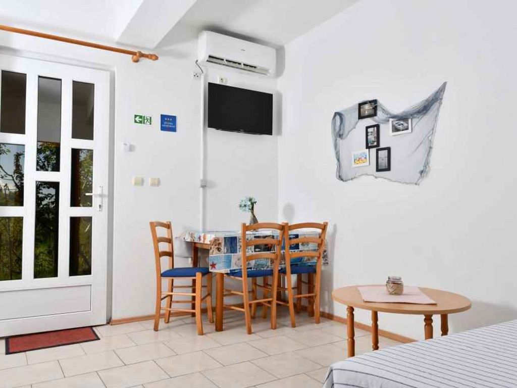 Komfortables Apartment mit 1 Schlafzimmer, Terrasse und Meerblick, 200 m vom Strand entfernt