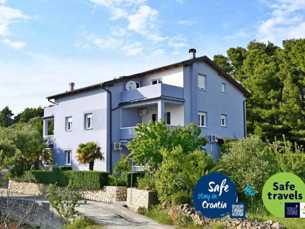 Komfortables Apartment mit 1 Schlafzimmer, Terrasse und Meerblick, 200 m vom Strand entfernt