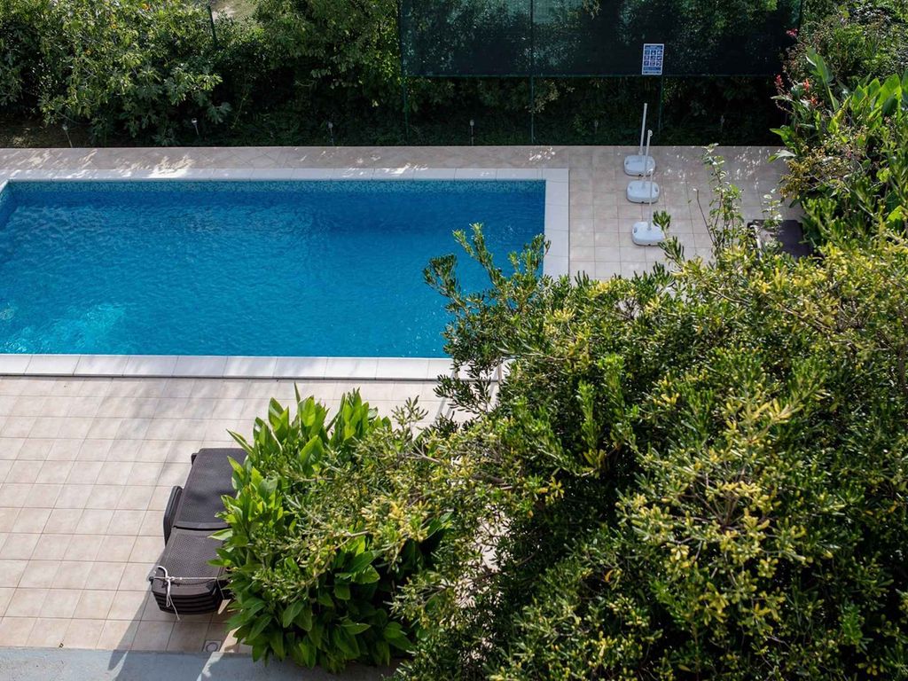 Ferienwohnung mit Pool und Meerblick