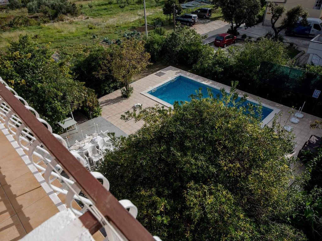 Ferienwohnung mit Pool und Meerblick