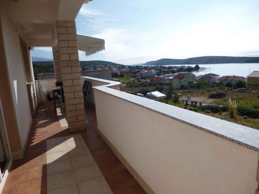 Ferienwohnung mit Blick auf das Meer und Internet