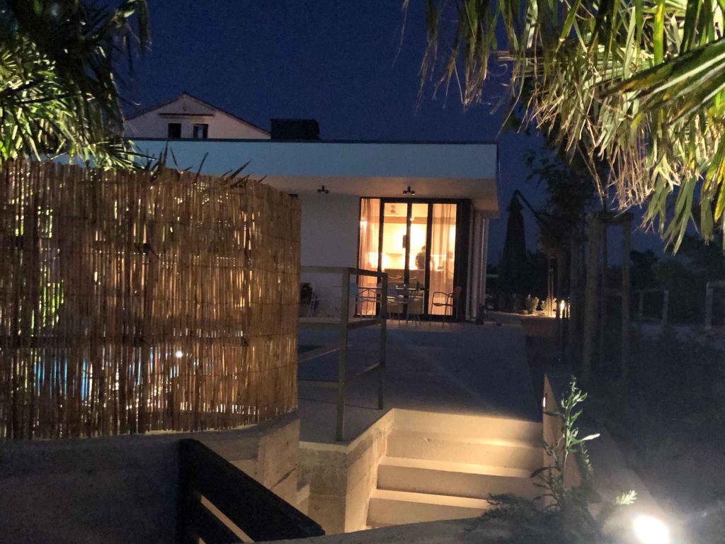Ferienhaus mit Terrasse und Pool