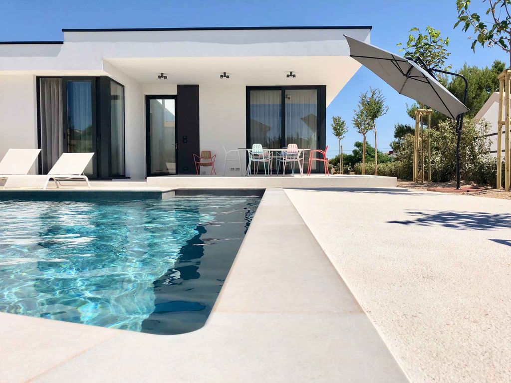 Ferienhaus mit Terrasse und Pool