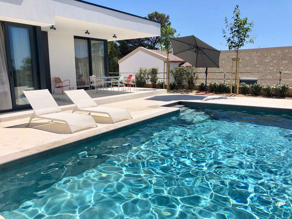 Ferienhaus mit Terrasse und Pool