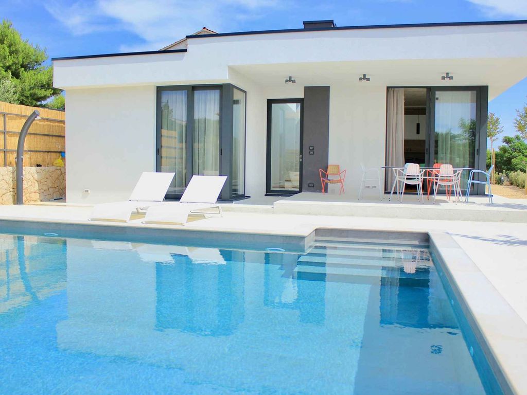 Ferienhaus mit Klimaanlage und Pool