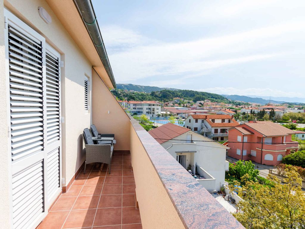 Ferienwohnung mit Klimaanlage und Balkon in Palit