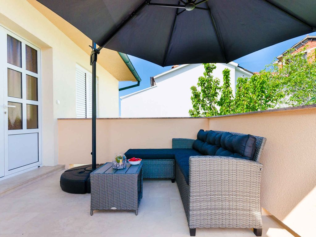 Ferienwohnung mit Klimaanlage und Balkon in Palit