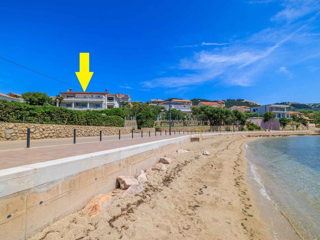 Ferienwohnung mit Klimaanlage, Balkon und Meerblick in Banjol