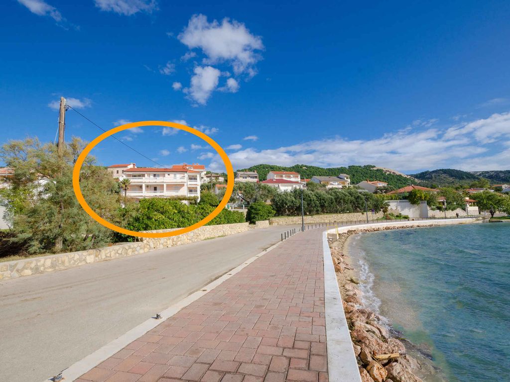 Ferienwohnung mit Klimaanlage, Balkon und Meerblick in Banjol