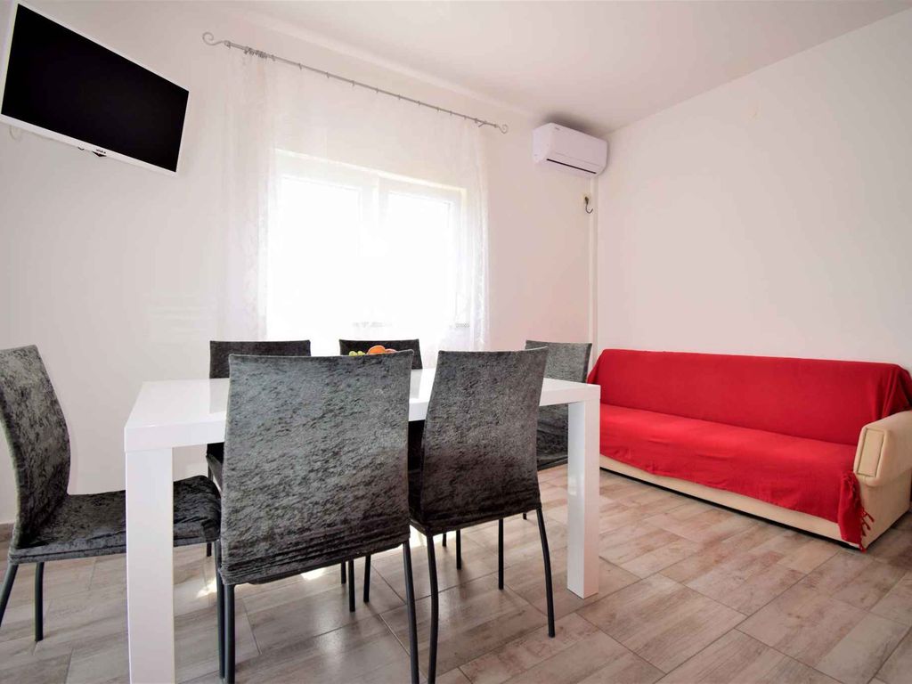 Ferienwohnung mit Balkon und Klimaanlage