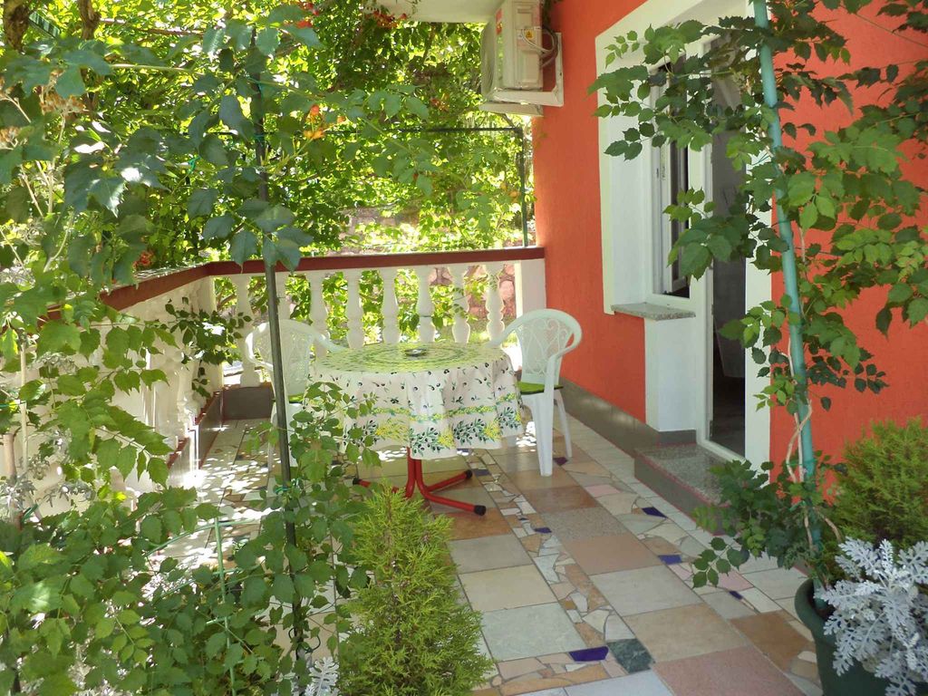 Studio mit Terrasse und Grill