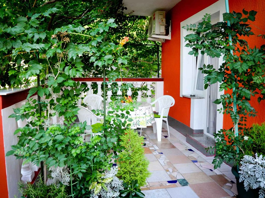Studio mit Terrasse und Grill