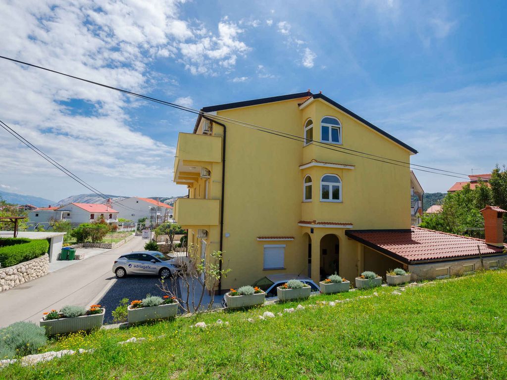Ferienwohnung mit Balkon und Grill