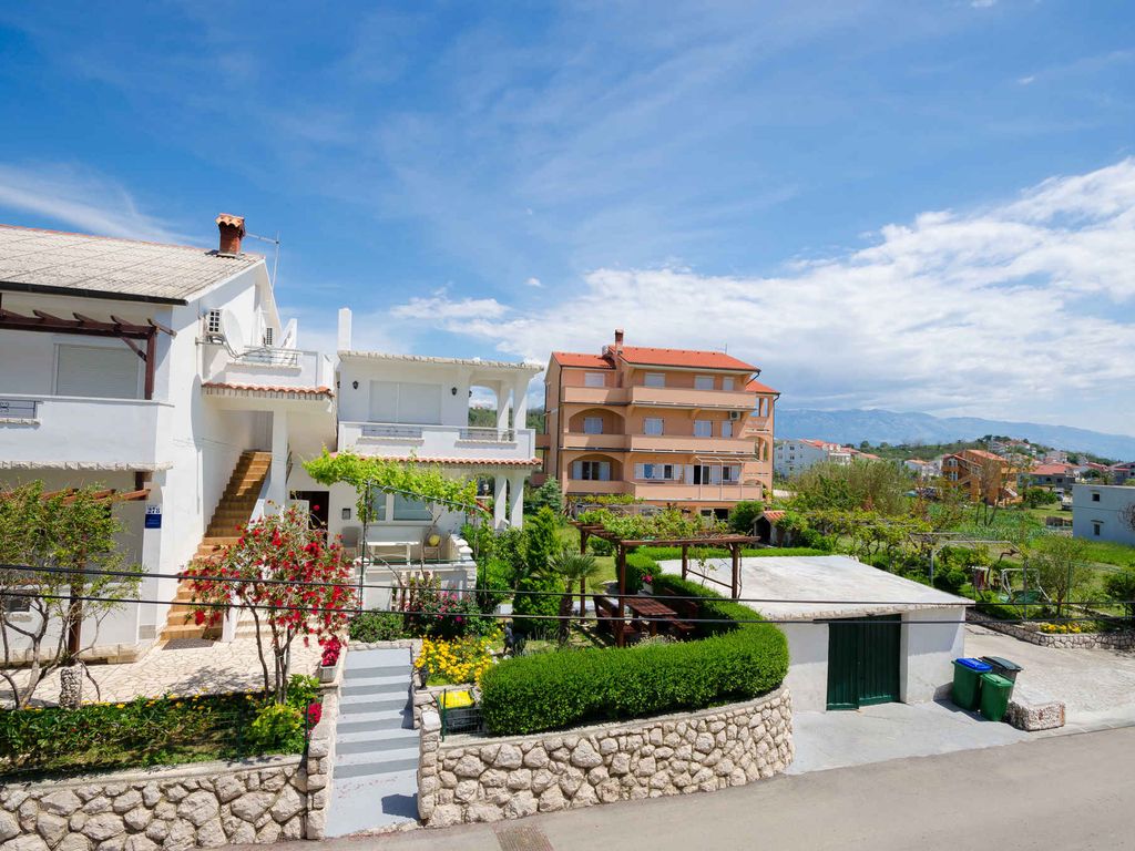 Ferienwohnung mit Balkon und Grill