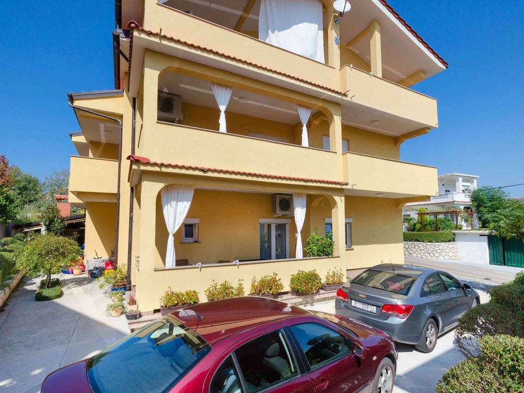 Ferienwohnung mit Balkon und Grill