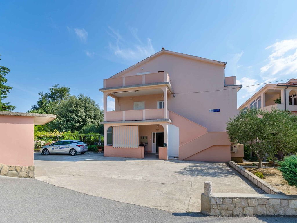 Ferienwohnung mit Balkon und Klimaanlage