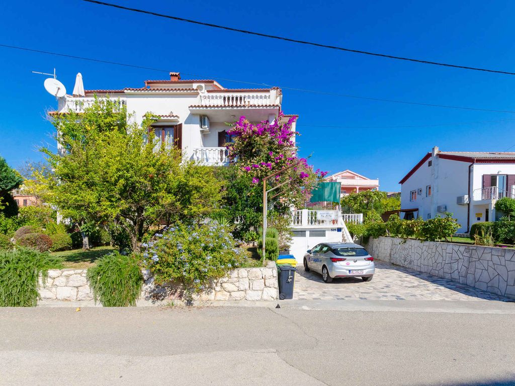 Ferienwohnung mit Balkon und Grill