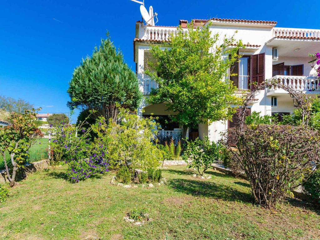 Ferienwohnung mit Balkon und Grill
