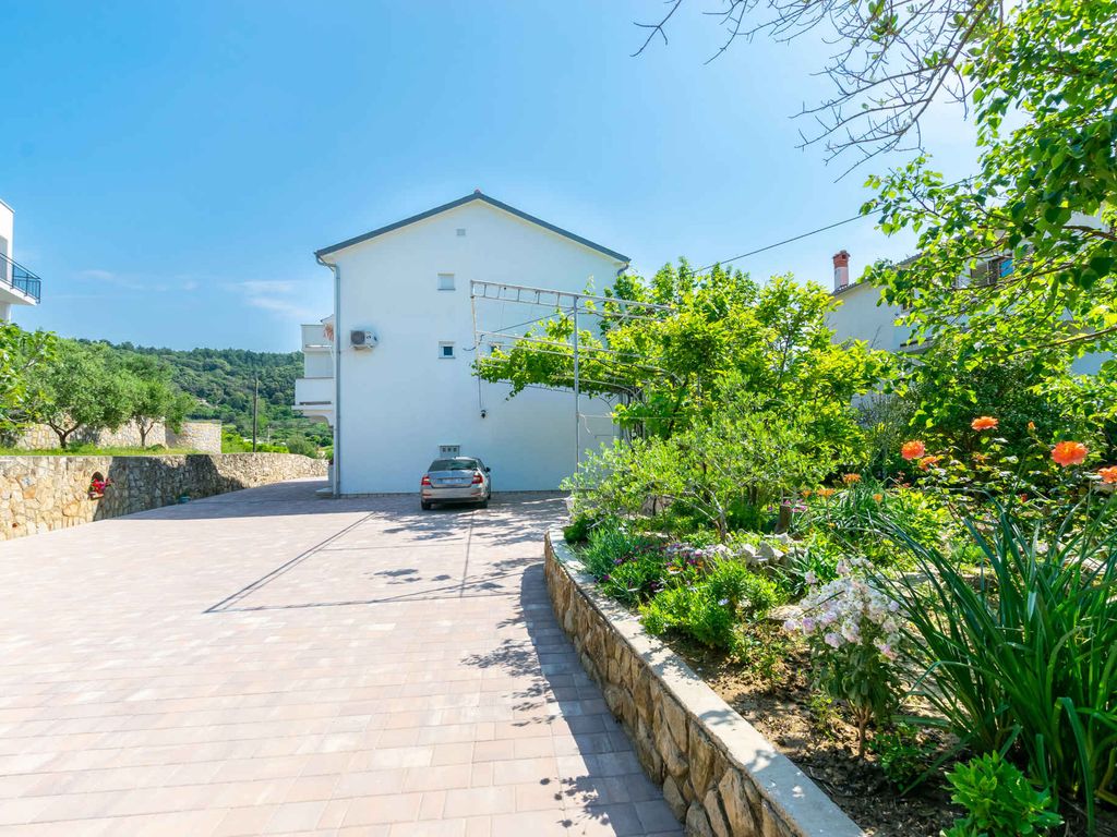 Ferienwohnung mit Balkon und Grill