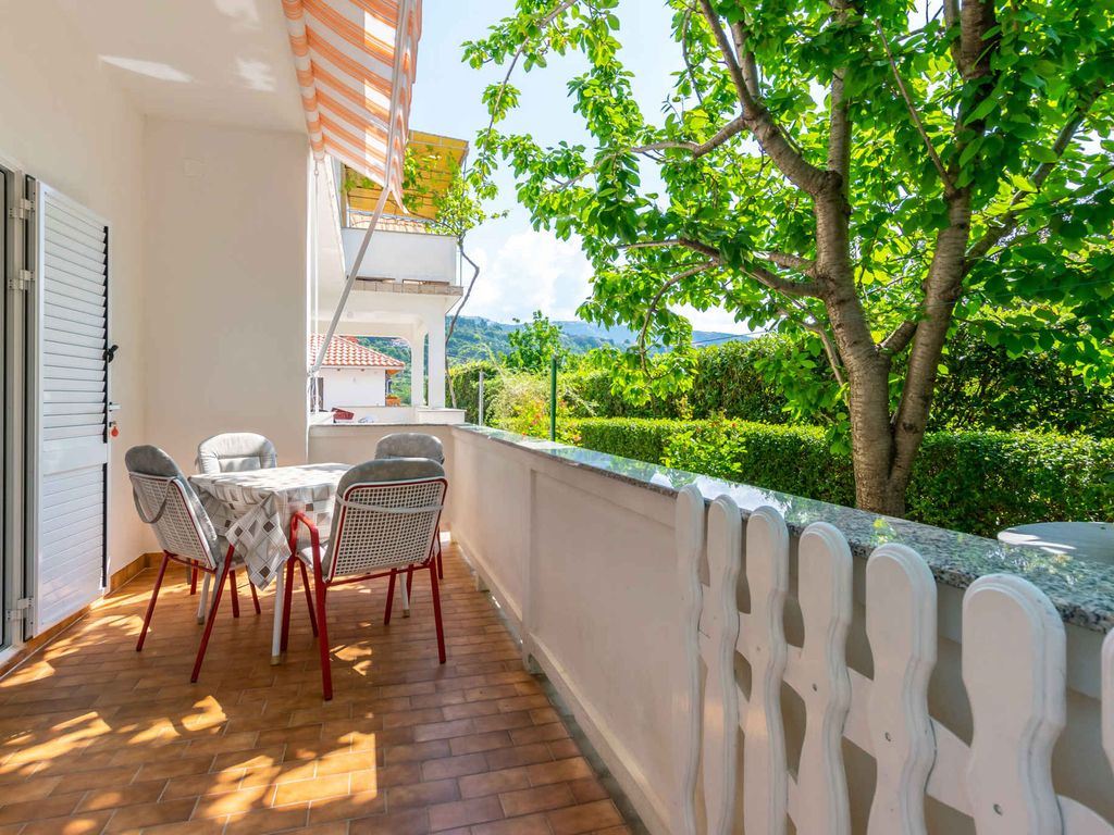 Ferienwohnung mit Terrasse und Grill