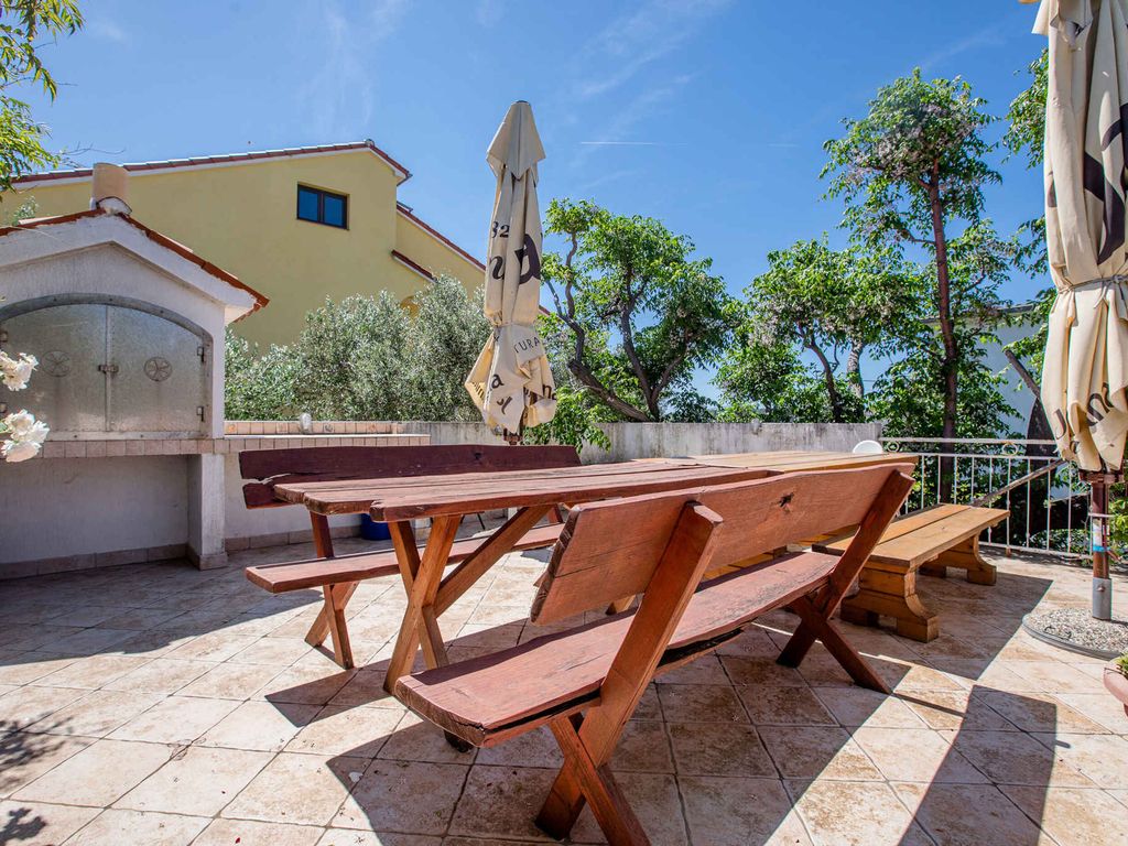 Ferienwohnung mit Terrasse und Grill