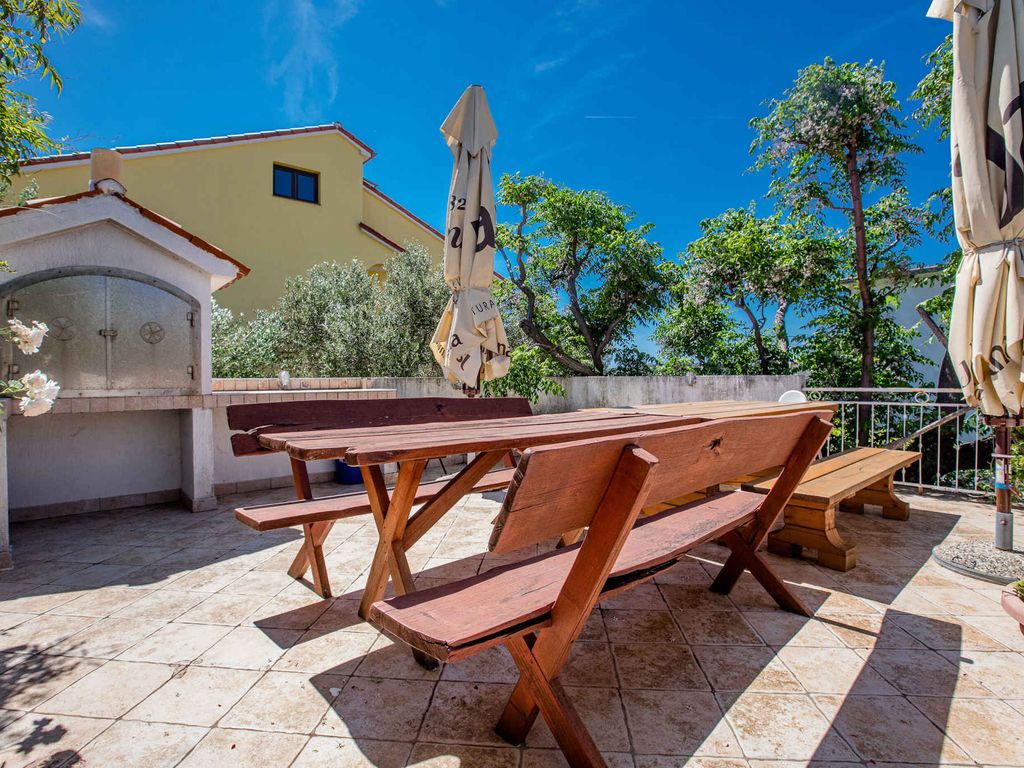 Ferienwohnung mit Terrasse und Grill