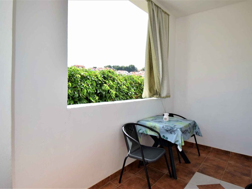 Ferienwohnung für zwei Personen mit Balkon und nur 150 m vom Paradiesstrand entfernt