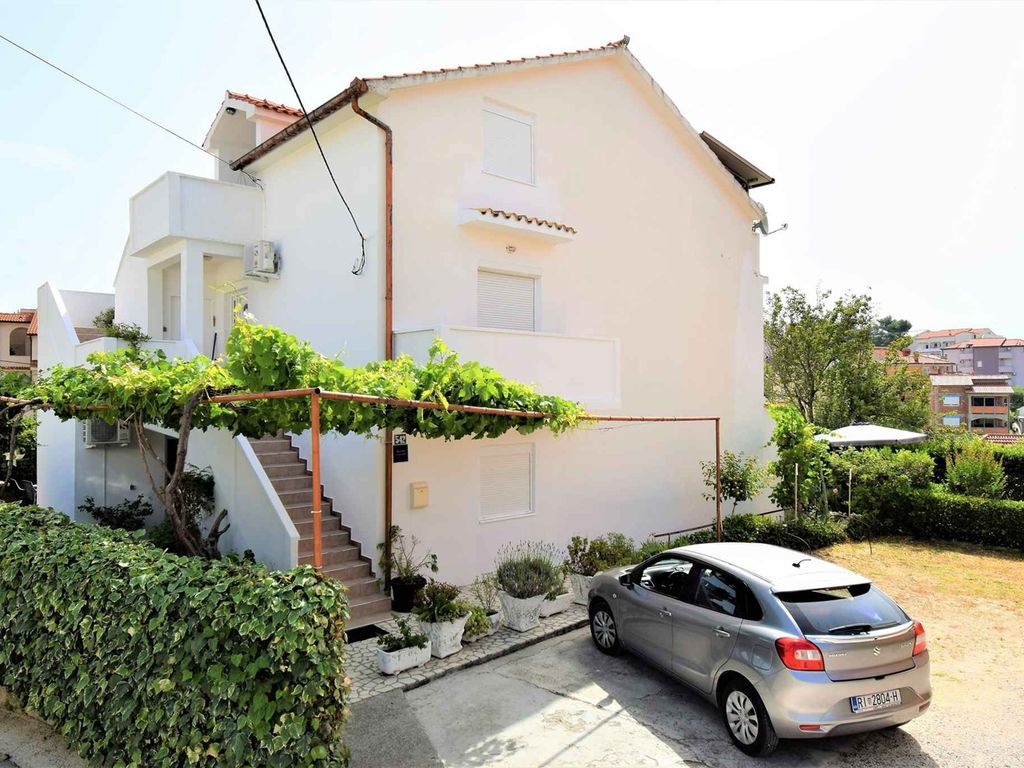 Ferienwohnung mit Balkon, Garten und Grill