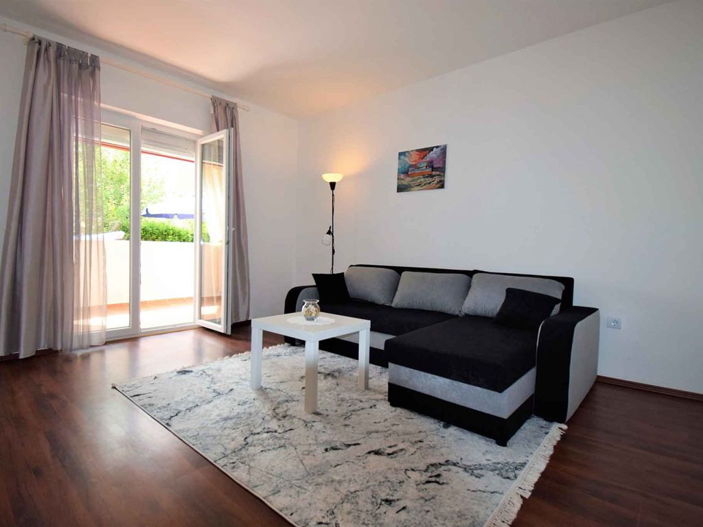 Ferienwohnung mit Balkon, Garten und Grill