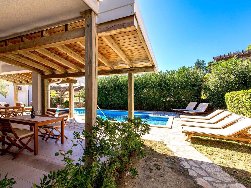 Ferienwohnung mit Pool in Palit **** (Wohnbeispiel)