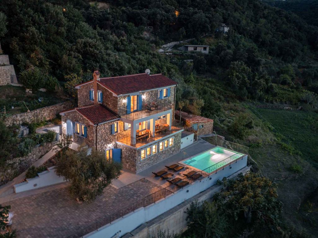 Ferienhaus mit Pool und Klimaanlage