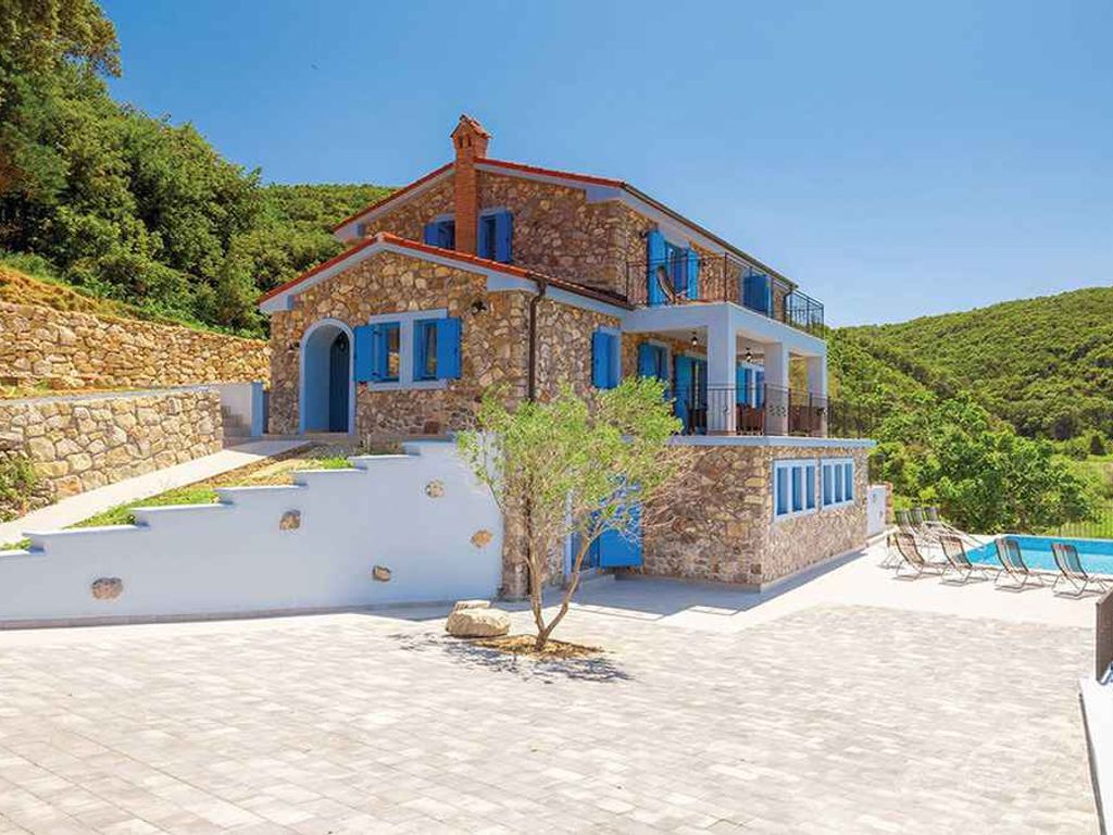 Ferienhaus mit Pool und Klimaanlage