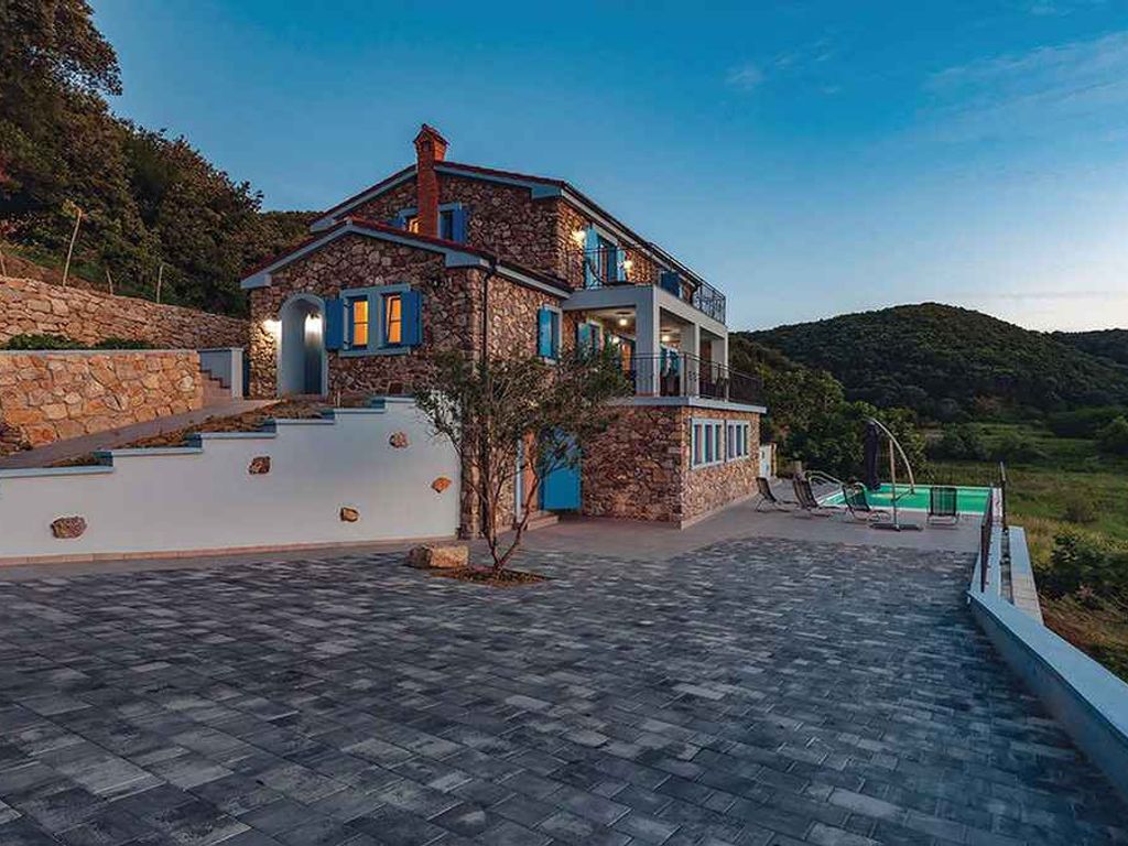 Ferienhaus mit Pool und Klimaanlage