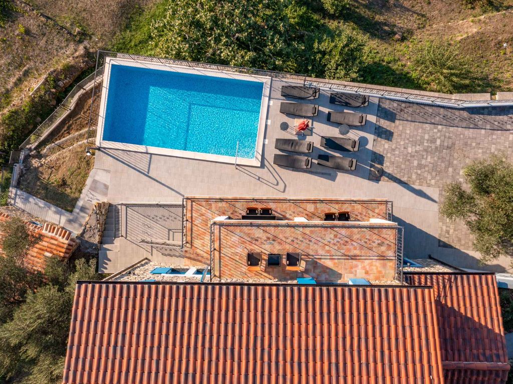 Ferienhaus mit Pool und Klimaanlage
