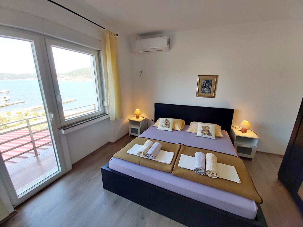 Ferienwohnung mit Bootsliegeplatz und Meerblick